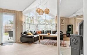 Télévision, cheminée, lecteur de DVD