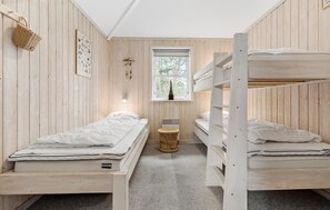 3 bedrooms, travel cot, free WiFi