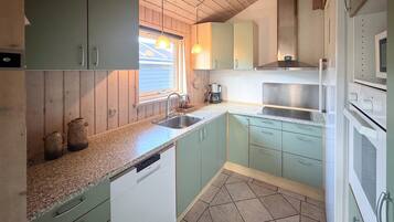 Fridge, stovetop, dishwasher, coffee/tea maker