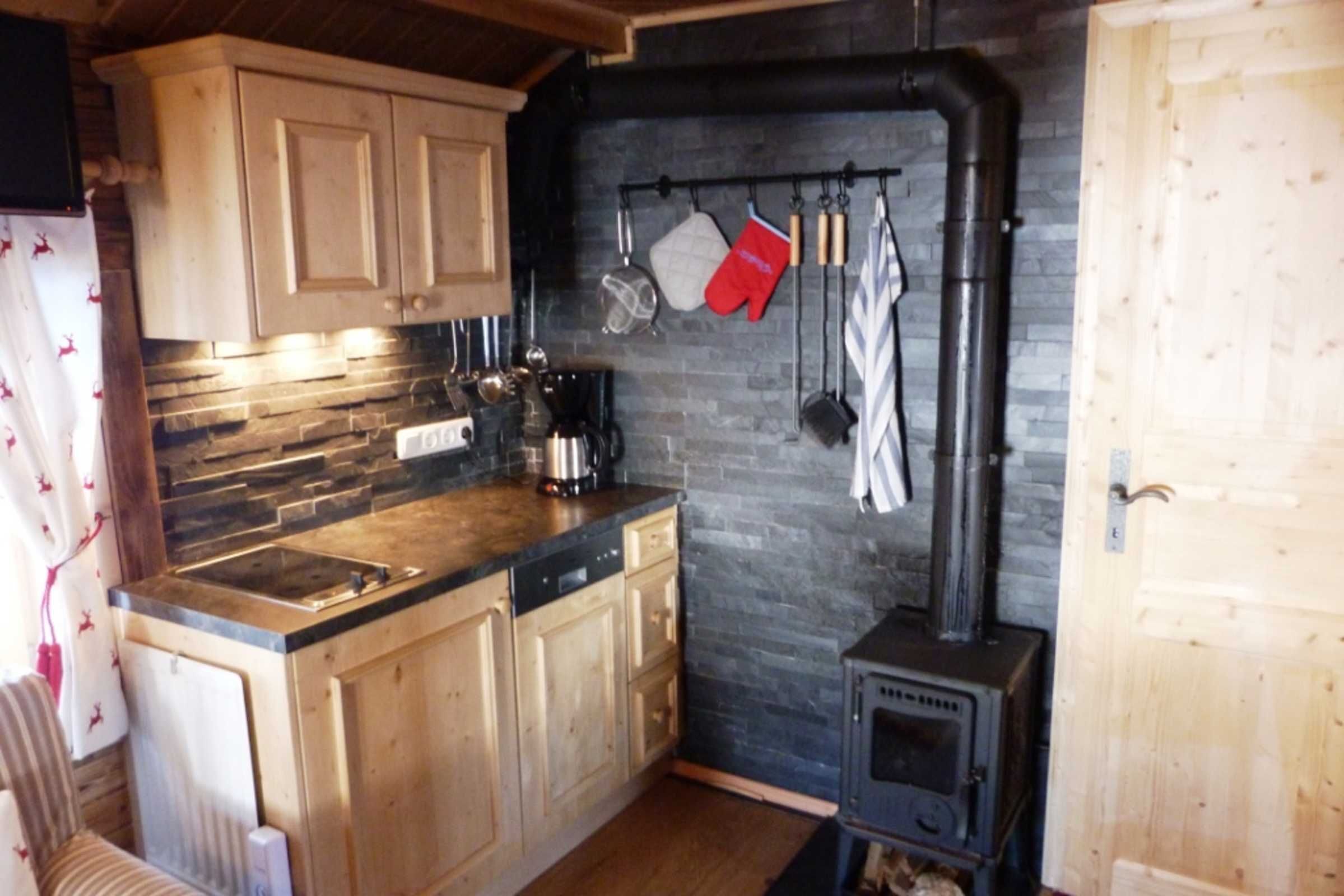 Fridge, cookware/dishes/utensils