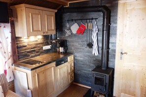 Fridge, cookware/dishes/utensils