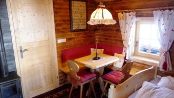 1 habitación, caja de seguridad en la habitación y ropa de cama