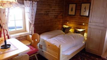 1 soverom, safe på rommet og sengetøy