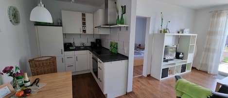 Fridge, oven, dishwasher, coffee/tea maker