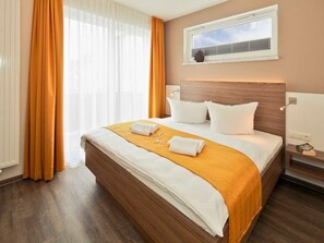 2 bedrooms, in-room safe, WiFi, bed sheets