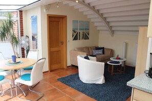 Unclassified image, 5 of 43, button