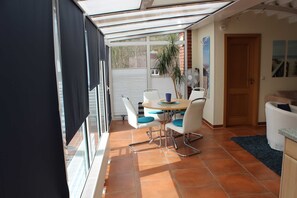 Unclassified image, 5 of 43, button