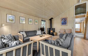 TV, fireplace, stereo