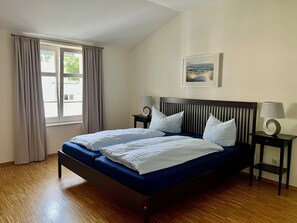 3 Schlafzimmer, Zimmersafe, Bügeleisen/Bügelbrett, Reisekinderbett