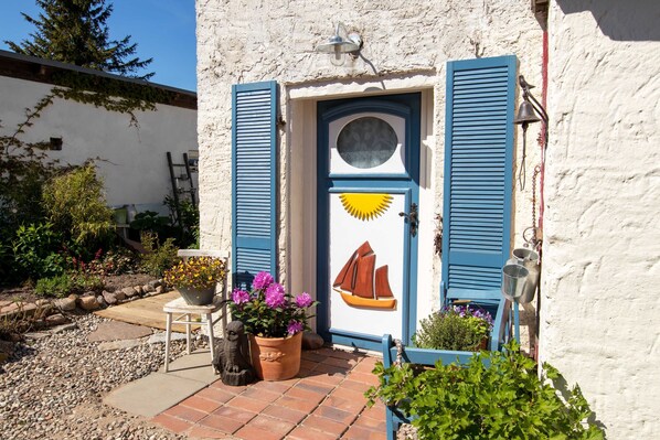 Unclassified image, 1 of 24, button