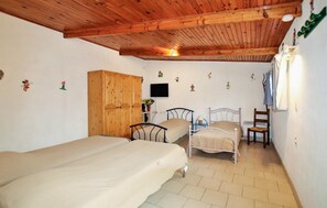 4 bedrooms, free WiFi