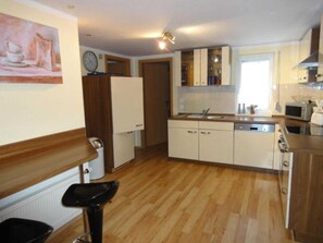 Réfrigérateur, micro-ondes, four, lave-vaisselle