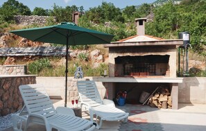 Property grounds - 1 bedroom pet friendly apartment in Cesarica (Cesarica)