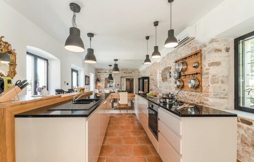 Pet friendly home in Tkon