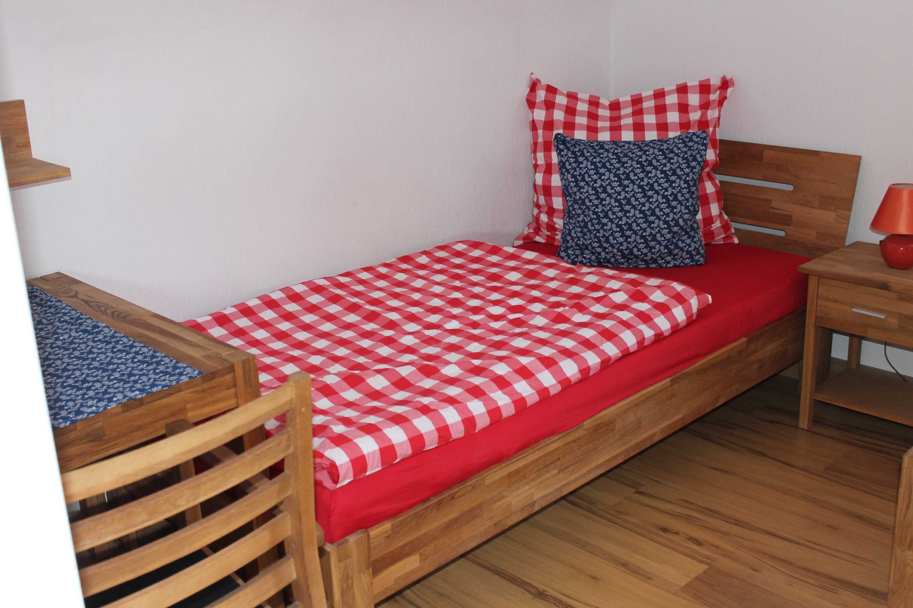 2 Schlafzimmer, Reisekinderbett, Bettwäsche