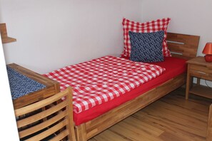 2 soverom, reiseseng for barn og sengetøy