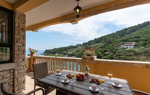Outdoor dining - Nice apartment in Blato with kitchen (Blato)