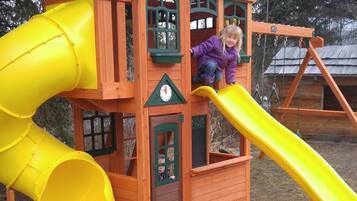 Tempat bermain anak - outdoor