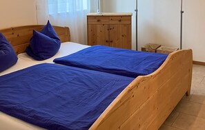 2 bedrooms, travel crib, free WiFi