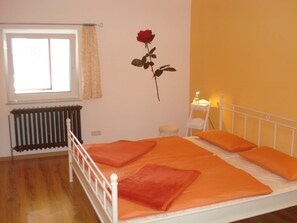 1 多间卧室、旅行婴儿床