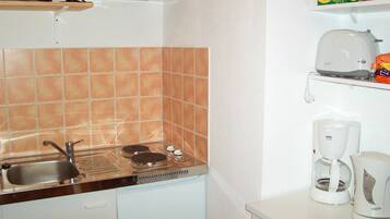 Kühlschrank, Mikrowelle, Toaster, Hochstuhl