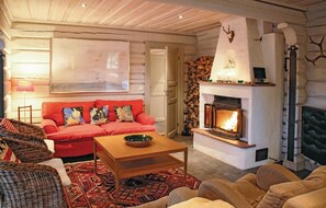 Fernseher, Kamin, DVD-Player