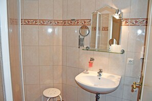 Unclassified image, 5 of 27, button