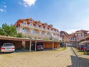 A multi-story building with balconies, a covered parking area, and a paved walkway. - beach street 14-09 . - 14-09 (Kühlungsborn)