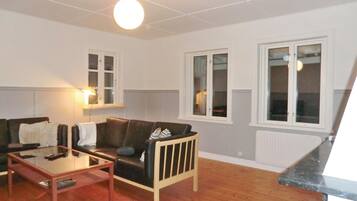 Pejs, dvd-afspiller, stereoanlæg