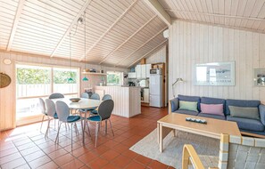 Fernseher, Kamin, DVD-Player