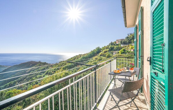 Outdoor dining - Pet friendly apartment (Bracco - Moneglia -GE-)