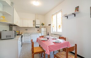 Fridge, stovetop - Pet friendly apartment (Bracco - Moneglia -GE-)
