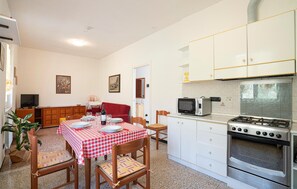 Fridge, microwave, stovetop, cookware/dishes/utensils