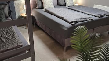 Familienzimmer (2) | Daunenbettdecken, Verdunkelungsvorhänge, kostenloses WLAN, Bettwäsche