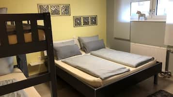 Familiekamer (2) | Donsdekens, verduisterende gordijnen, gratis wifi, beddengoed