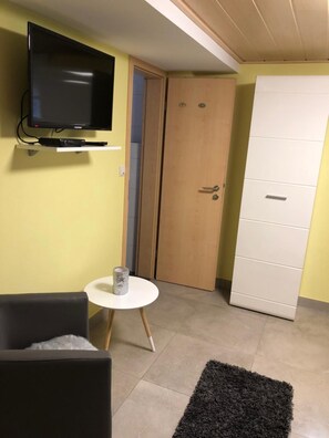 تلفزيون بشاشة مسطحة