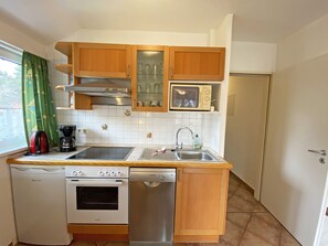 Geladeira, micro-ondas, fogão, lava-louças