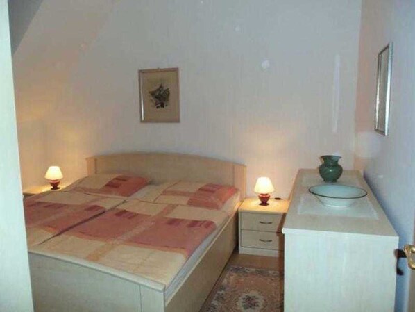 1 chambre, lit parapluie, Wi-Fi, draps fournis