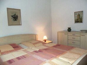 2 bedrooms, travel crib, WiFi, bed sheets