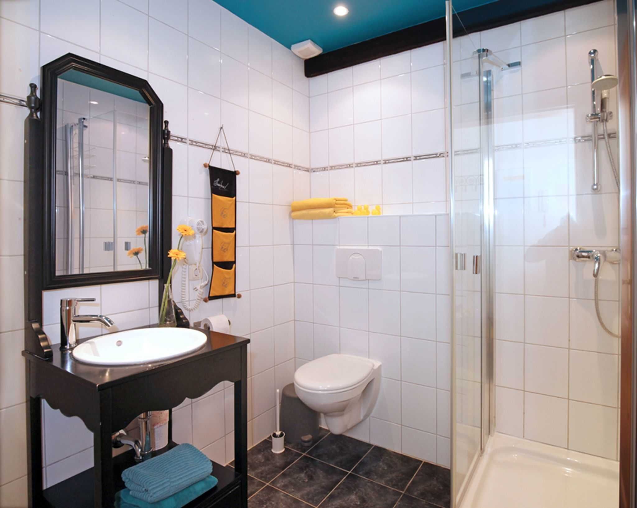 Dusche, Haartrockner, Handtücher