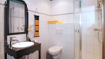 Dusche, Haartrockner, Handtücher