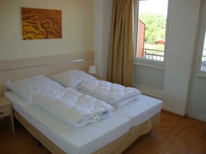 2 bedrooms, travel crib, WiFi