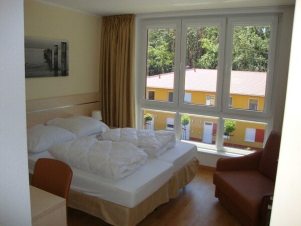 2 bedrooms, travel crib, WiFi