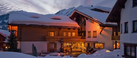 المنشأة من الخارج