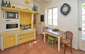 Microwave, dishwasher, cookware/dishes/utensils
