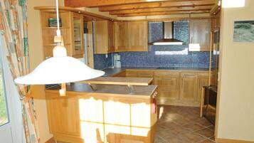 Frigorífic, placa de cuina, rentaplats i cafetera i tetera