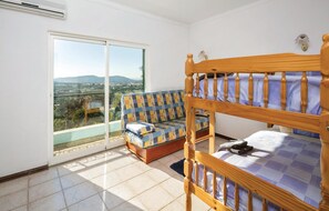 3 bedrooms, free WiFi, bed sheets