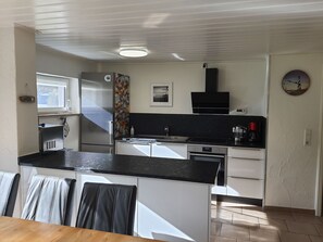 Fridge, microwave, oven, dishwasher - Holiday home Erlengrund - FH Erlengrund (Sassnitz)