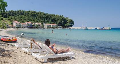 Lovely apartment in Zuljana with house sea view