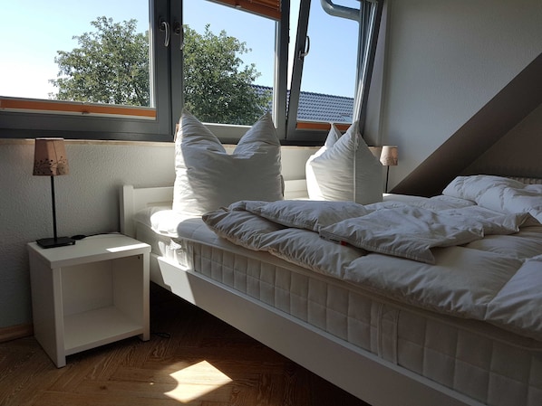2 bedrooms, travel cot, WiFi